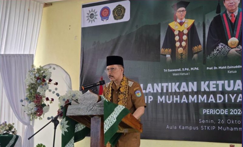 M. Rasyid menghadiri pelantikan pimpinan STKIP Muhammadiyah Sungai Penuh mewakili Wali Kota.