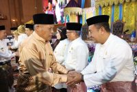 Wawako Sungai Penuh Azhar Hamzah bersama Mawarti Azhar menghadiri Rapat Paripurna Hari Jadi ke-27 Kabupaten Muaro Jambi.