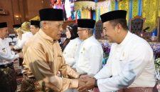 Wawako Sungai Penuh Azhar Hamzah bersama Mawarti Azhar menghadiri Rapat Paripurna Hari Jadi ke-27 Kabupaten Muaro Jambi.