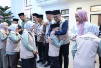 Wali Kota Alfin dan Wawako Azhar melepas kafilah MTQ ke-55 di Rumah Dinas Wali Kota, Jumat (30/10/2026).