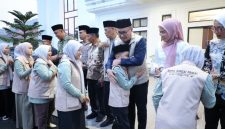Wali Kota Alfin dan Wawako Azhar melepas kafilah MTQ ke-55 di Rumah Dinas Wali Kota, Jumat (30/10/2026).