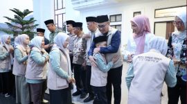 Wali Kota Alfin dan Wawako Azhar melepas kafilah MTQ ke-55 di Rumah Dinas Wali Kota, Jumat (30/10/2026).