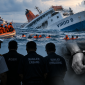 Ilustrasi Kapal Virgo 8 tenggelam di Laut Jawa dan penanganan kasus oleh aparat kepolisian. (Foto AI)