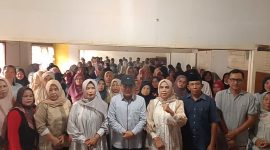 Wakil Ketua DPRD Kota Sungai Penuh, Hardizal, S.Sos., M.H., saat berdialog dengan warga dalam kegiatan reses di Kelurahan Sungai Penuh.