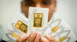 Harga emas Antam turun Rp15.000 menjadi Rp2.565.000 per gram pada perdagangan Kamis (8/10). (Foto: Rivan Awal Lingga/ANTARA FOTO/msn.com)