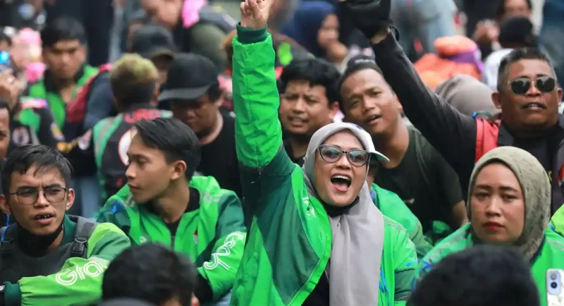 Pengemudi ojol berkumpul dan menyampaikan aspirasi terkait perlindungan serta kesejahteraan mitra pengemudi.(Foto : TRIBUNNEWS/IRWAN RISMAWAN)