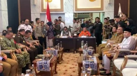 Menhut Raja Juli Antoni meninjau perkembangan penanganan karhutla di Jambi.(Foto : Tribun Jambi/Sopianto)