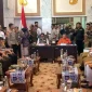 Menhut Raja Juli Antoni meninjau perkembangan penanganan karhutla di Jambi.(Foto : Tribun Jambi/Sopianto)