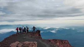 TNKS mengingatkan pendaki agar menjaga kelestarian Gunung Kerinci dan Danau Gunung Tujuh dari ancaman kebakaran hutan.(Foto : Tribunjambi.com/Herupitra)