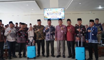 Bupati Monadi, Wakil Bupati Murison, Sekda Zainal Efendi, dan jajaran Pemkab Kerinci saat pelepasan kafilah MTQH ke-55 Provinsi Jambi 2026.