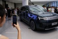 Teknologi mobil REEV diklaim mampu menempuh 65 km dengan satu liter BBM.(Foto: REUTERS/Tingshu Wang)
