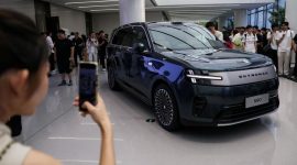 Teknologi mobil REEV diklaim mampu menempuh 65 km dengan satu liter BBM.(Foto: REUTERS/Tingshu Wang)