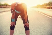 Pelari amatir mengenali tanda jantung bermasalah saat berlari.(Foto: Getty Images/iStockphoto/lzf)