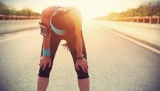 Pelari amatir mengenali tanda jantung bermasalah saat berlari.(Foto: Getty Images/iStockphoto/lzf)