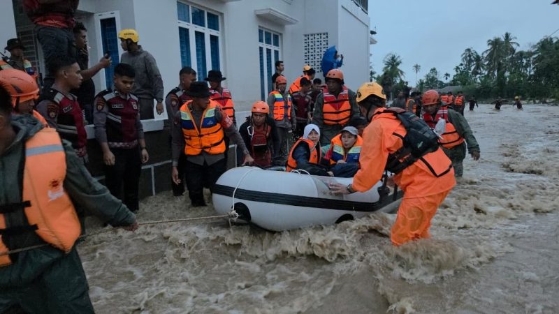 Banjir Kota Padang (foto: Tim SAR)