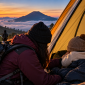 Foto Ilustrasi balita menangis di tenda Gunung Prau.