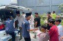PT Tren Gen Horizon bagikan nasi kotak dalam program Jumat Berbagi.