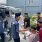 PT Tren Gen Horizon bagikan nasi kotak dalam program Jumat Berbagi.