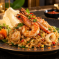 Nasi goreng seafood premium dengan sajian elegan dan menggugah selera.
