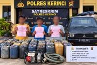 Satreskrim Polres Kerinci mengamankan pelaku dan barang bukti kasus BBM subsidi. ( Foto Satreskirim Polres Kerinci)