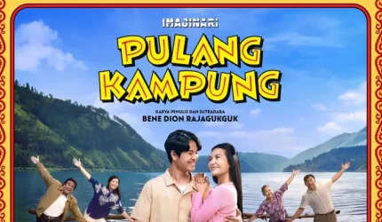 Poster film musikal Pulang Kampung berlatar budaya Batak dan Danau Toba.