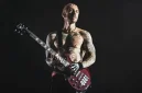 Gitaris Avenged Sevenfold, Zacky Vengeance dalam sebuah konser. (Foto: Instagram/@avengedsevenfold)