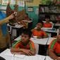 Mendikdasmen Abdul Mu’ti menyampaikan rencana penataan status kepegawaian guru PPPK, termasuk peluang mengikuti seleksi PNS mulai 2027.(Foto : Seorang Guru didalam kelas)