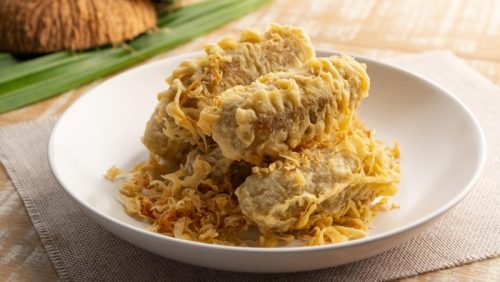 Pisang goreng masuk sebagai dessert Indonesia terbaik versi TasteAtlas 2026.(Foto: Getty Images/Kritchai Chaibangyang)