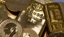Harga emas dunia menguat 0,82 persen pada perdagangan Kamis (8/10/2026),(Foto : Bloomberg)