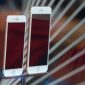 WhatsApp menghentikan layanan pada sejumlah HP lawas yang tidak memenuhi syarat sistem operasi minimum.(Foto: AFP/ROBYN BECK)