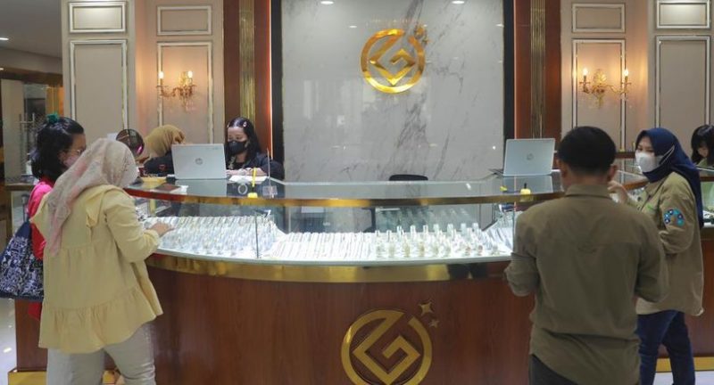 Harga emas Pegadaian pada Minggu, 25 Oktober 2026, dengan tiga jenis emas mengalami penurunan.(Foto : CNBC Indonesia/Muhammad Sabki)