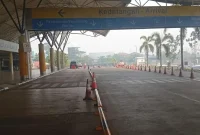 Kabut asap tebal menyelimuti Kota Jambi dan mengganggu aktivitas penerbangan di Bandara Sultan Thaha, Kamis (8/10/2026).(Foto : Tribun Jambi/M Yon Rinaldi)