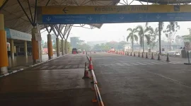 Kabut asap tebal menyelimuti Kota Jambi dan mengganggu aktivitas penerbangan di Bandara Sultan Thaha, Kamis (8/10/2026).(Foto : Tribun Jambi/M Yon Rinaldi)