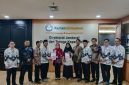 Pengurus FHNK2I dan Forum Komunikasi PPPK berfoto bersama di kantor Direktorat Jenderal Guru dan Tenaga Kependidikan Kemendikdasmen.(Foto dok. FHNK2I for JPNN)