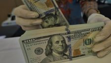 Rupiah melemah 0,25 persen ke level Rp17.948 per dolar AS akibat tekanan inflasi Amerika Serikat.(Foto : CNN Indonesia/Adhi Wicaksono)
