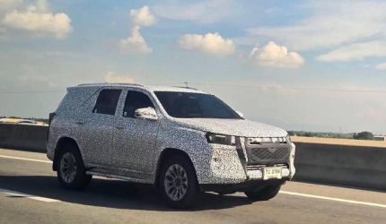 Toyota Fortuner terbaru tertangkap kamera saat menjalani uji jalan di Thailand